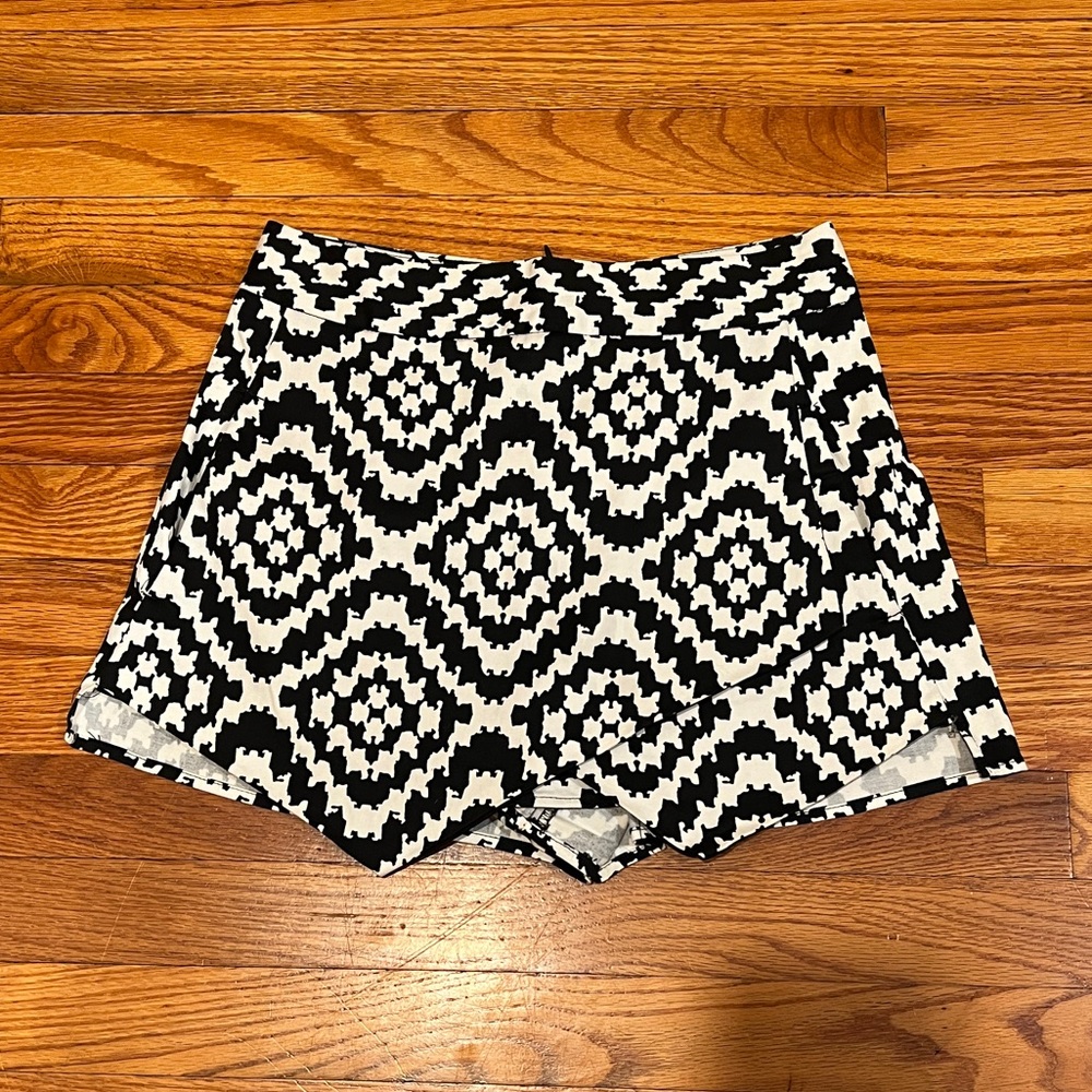 Aqua Black and White Skort